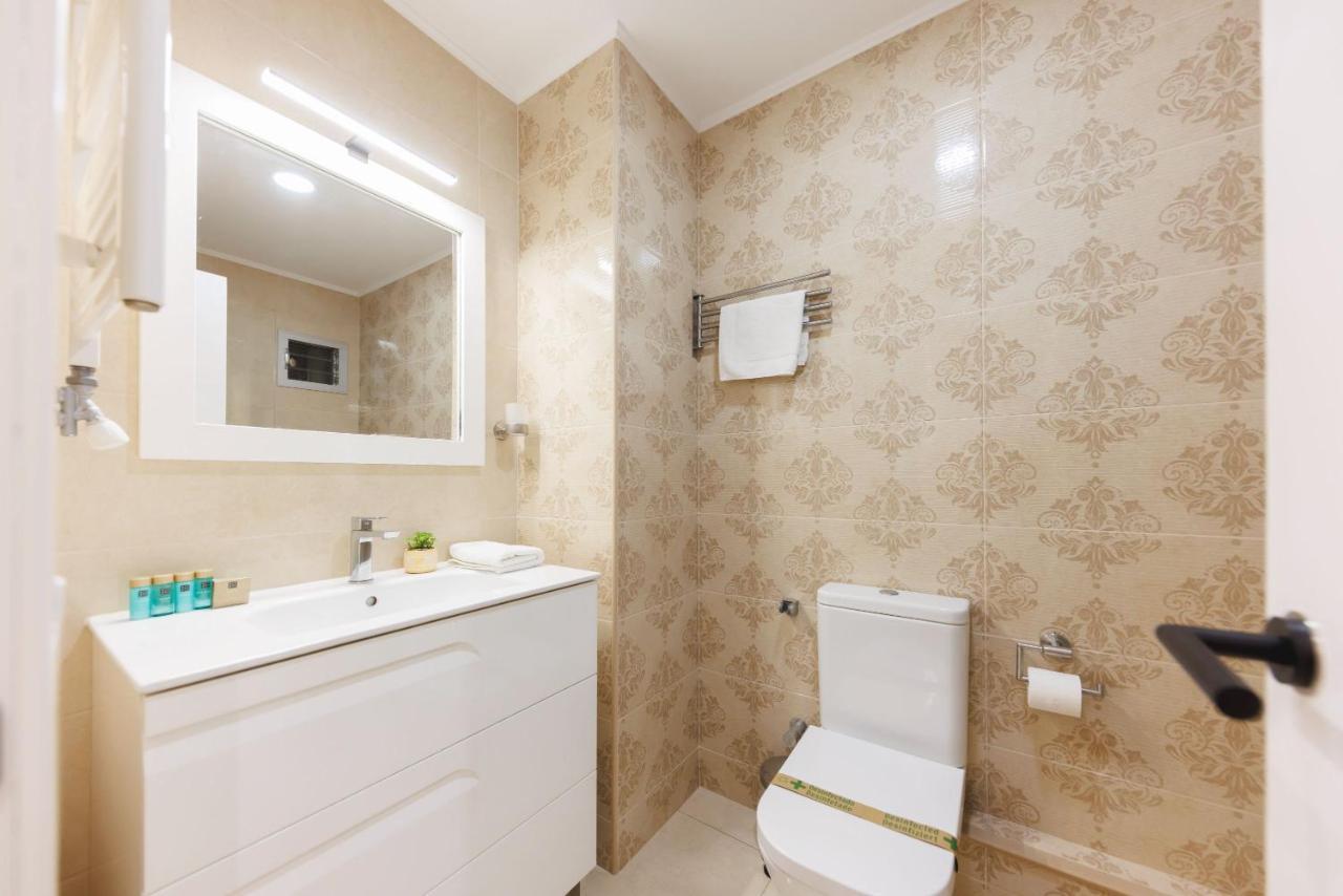 Bravissimo Figuerola, Spacious 3-Bedroom Apartment ชีโรนา ภายนอก รูปภาพ