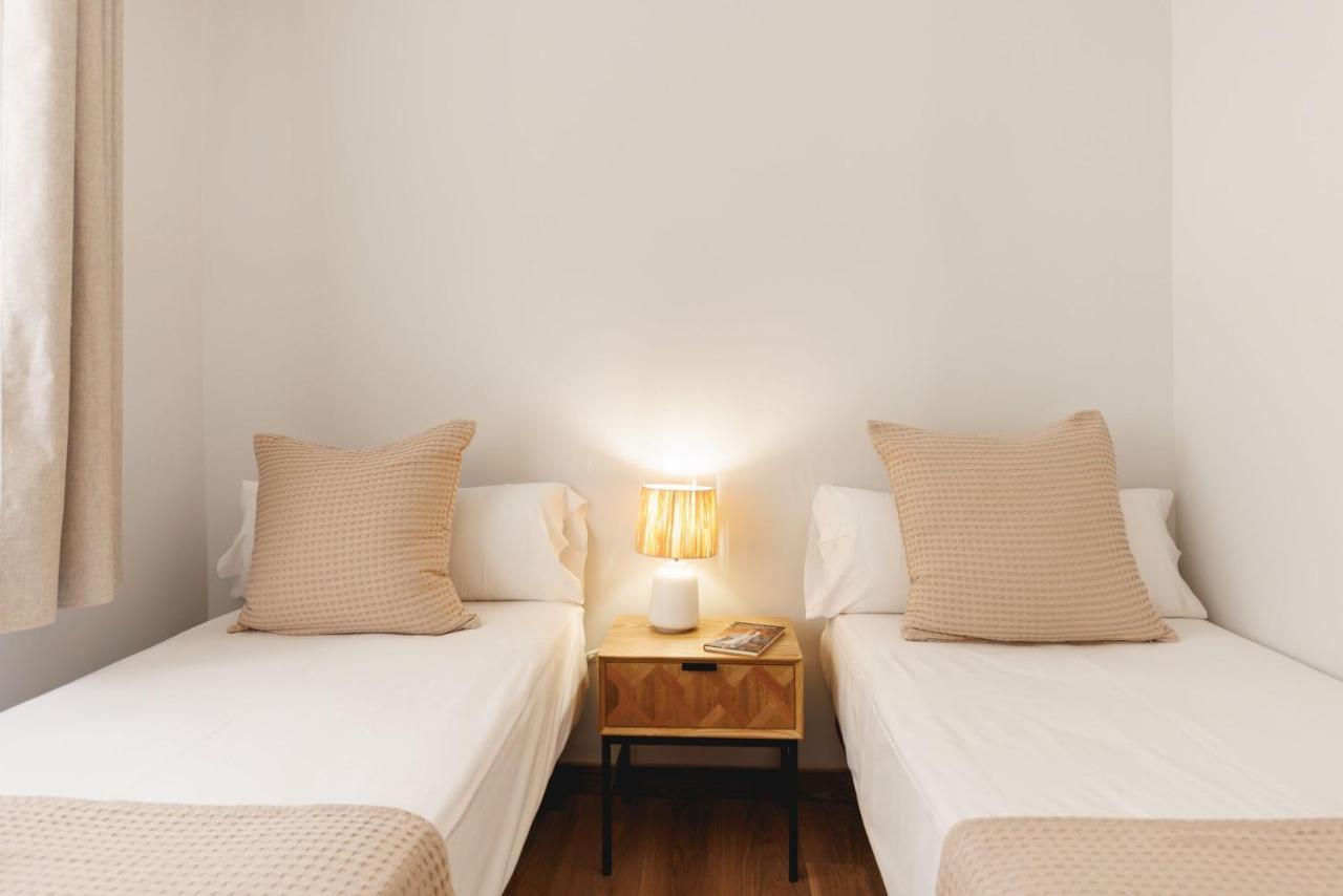 Bravissimo Figuerola, Spacious 3-Bedroom Apartment ชีโรนา ภายนอก รูปภาพ
