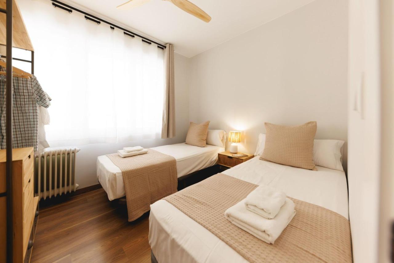 Bravissimo Figuerola, Spacious 3-Bedroom Apartment ชีโรนา ภายนอก รูปภาพ